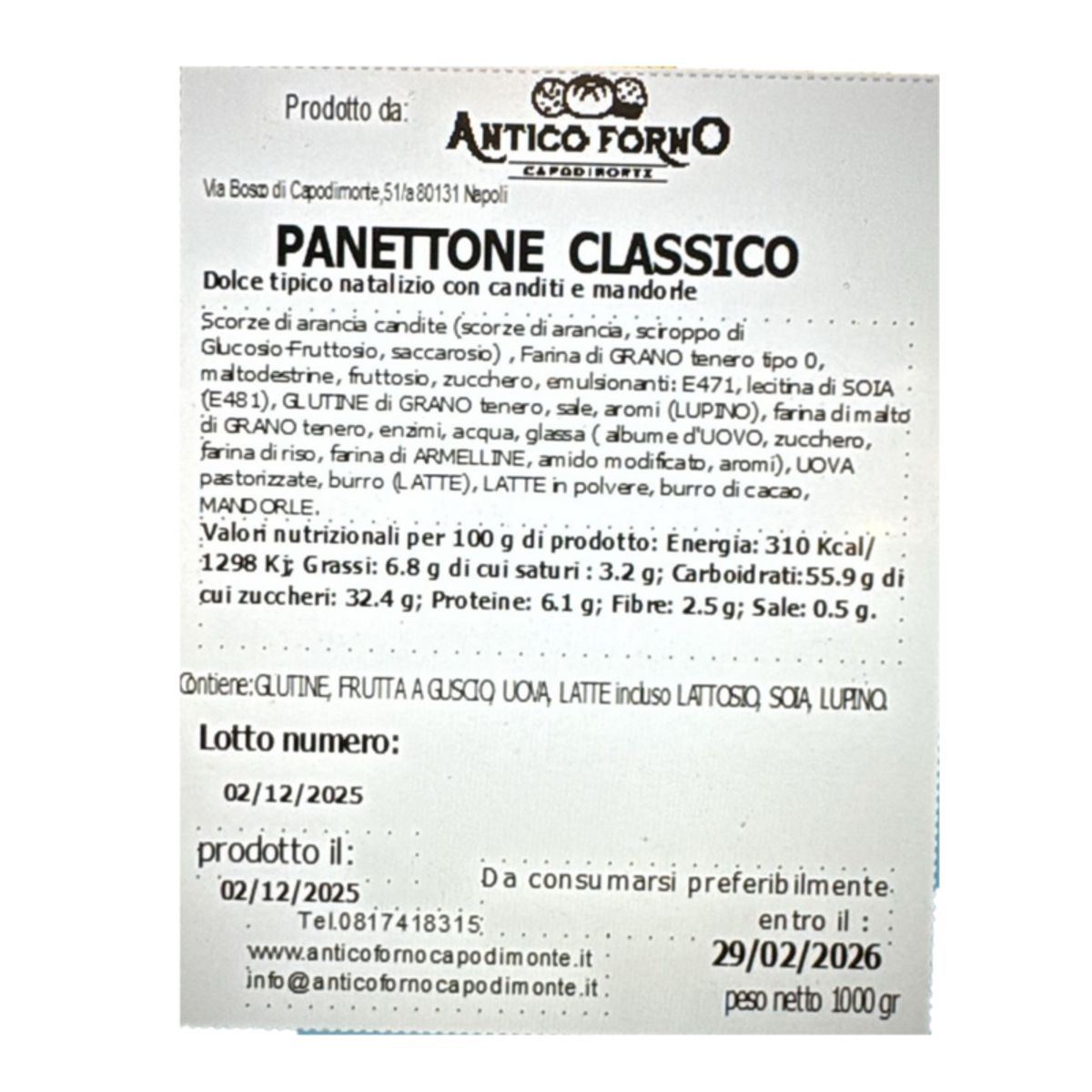 Panettone artisanal d'Antico Forno Capodimonte 1 kg – Classique aux fruits confits et aux amandes, présenté dans une élégante boîte cadeau.