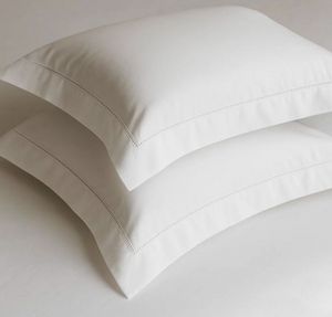 Coppia Federe in Percalle con Punto a Giorno e Tre Volani