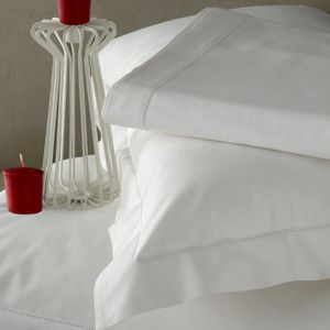 Coppia Federe in Percalle con Punto a Giorno e Tre Volani_0